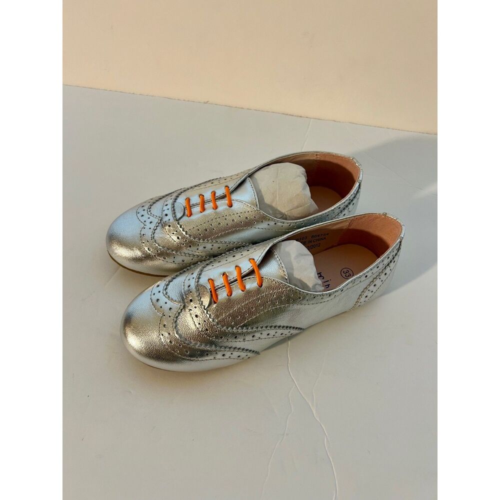 Mini Boden leather low top sneaker silver EU Size 33 US Youth Size 2